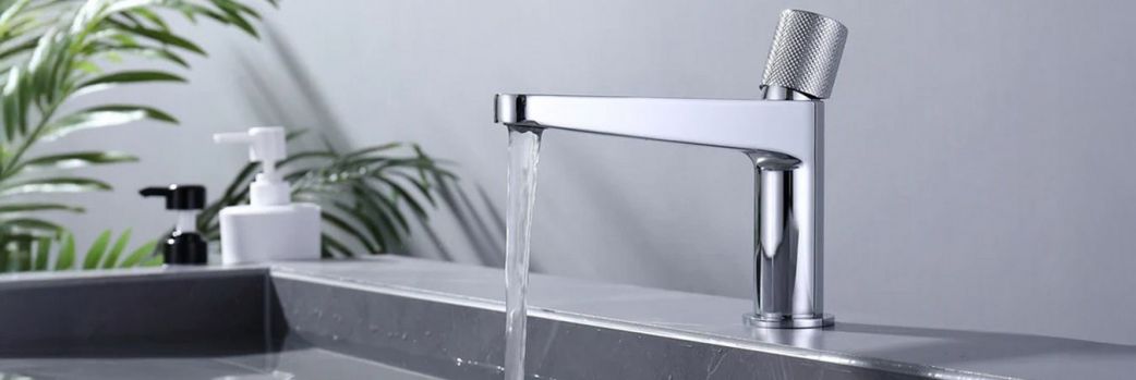 Chrom w łazience – ponadczasowa klasyka, która nigdy nie wychodzi z mody